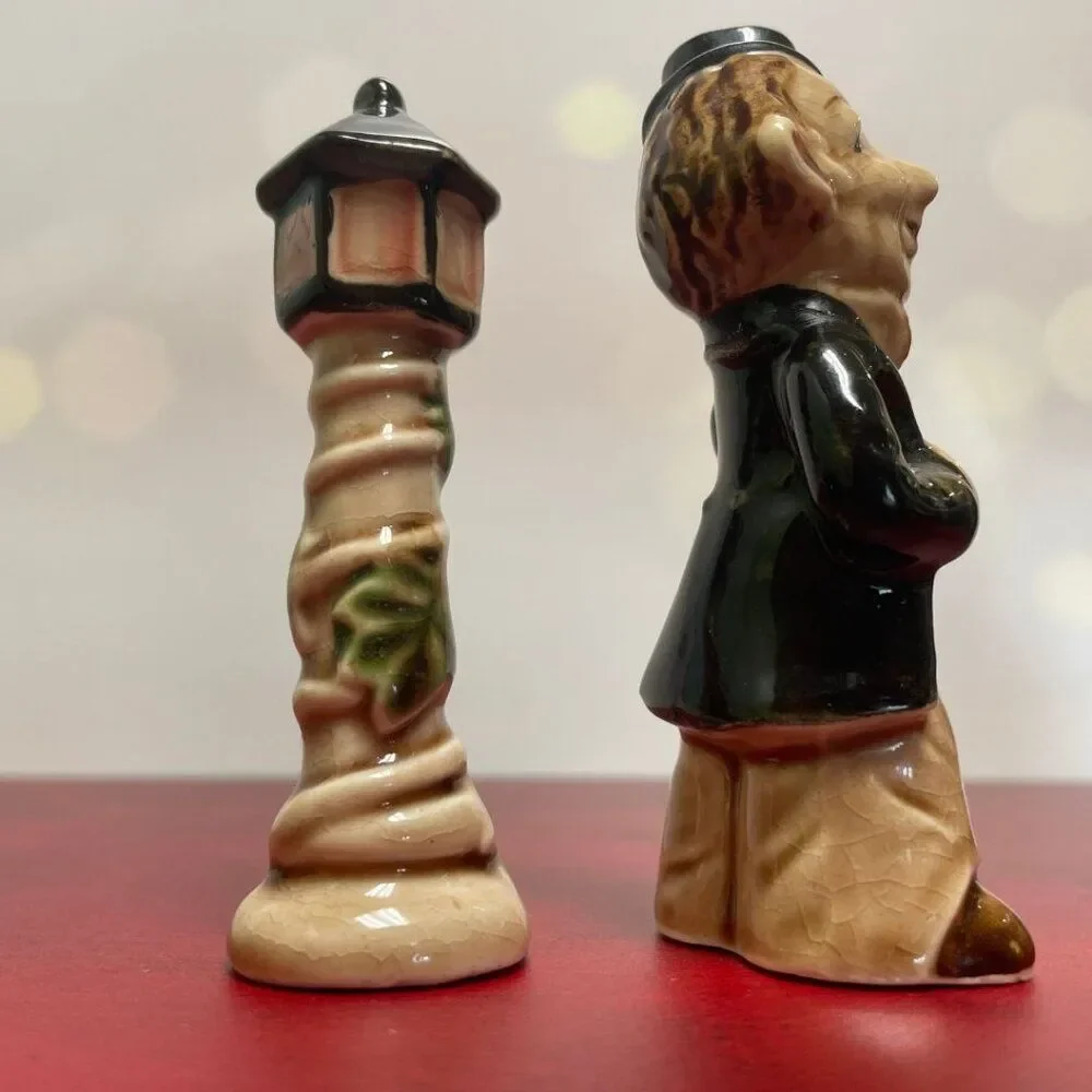 Vintage 1940s/1950s Man with Lamppost Salt & Pepper Shaker – Made in Japan